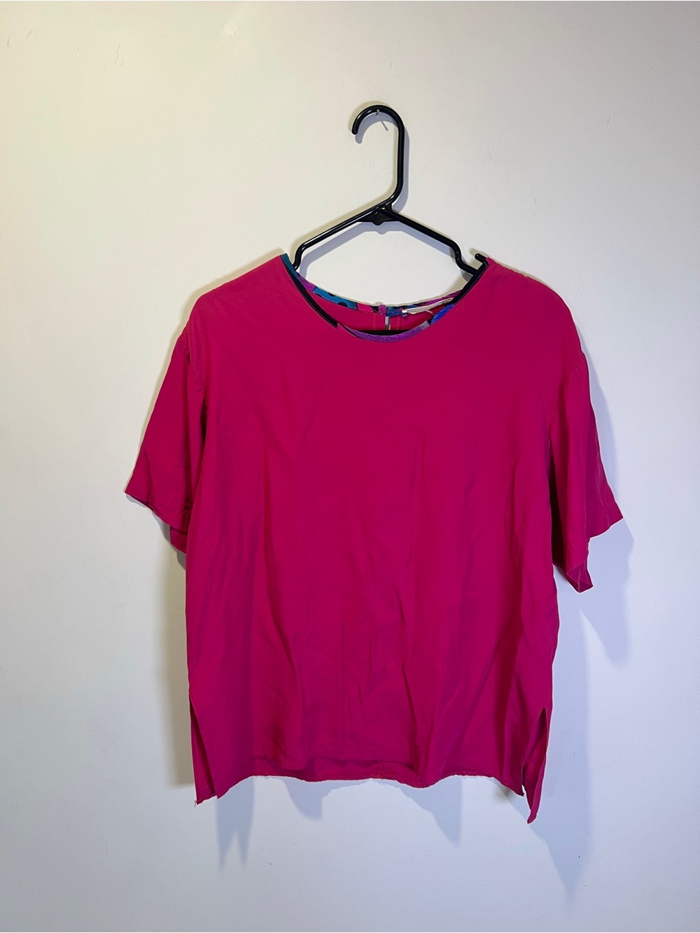 Vintage Bold Fuchsia Pink Women’s Short Sleeve Tee size S/M